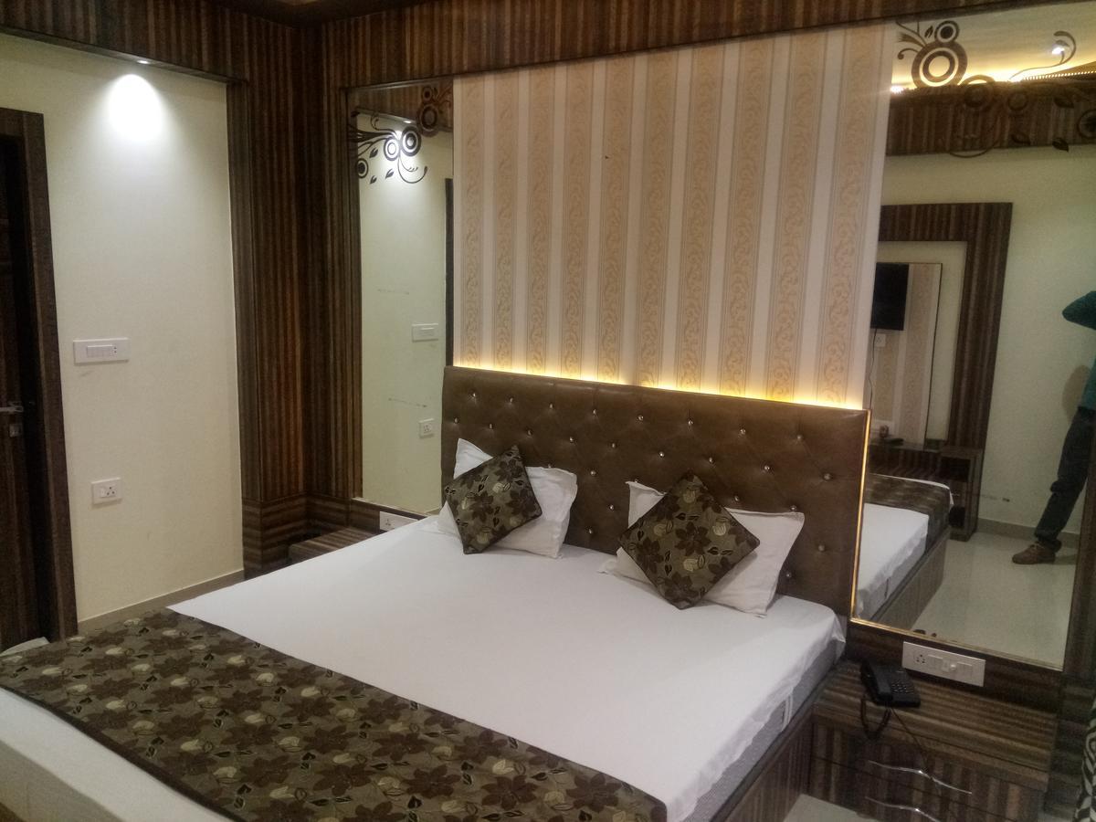 Anamsa Residency Hotel Vrindavan Exterior photo